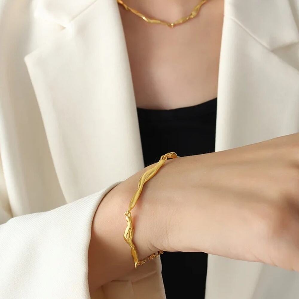 NEW 18K yellow gold plated asymmetrical tennis bracelet jewelry B27A - Picture 2 of 2